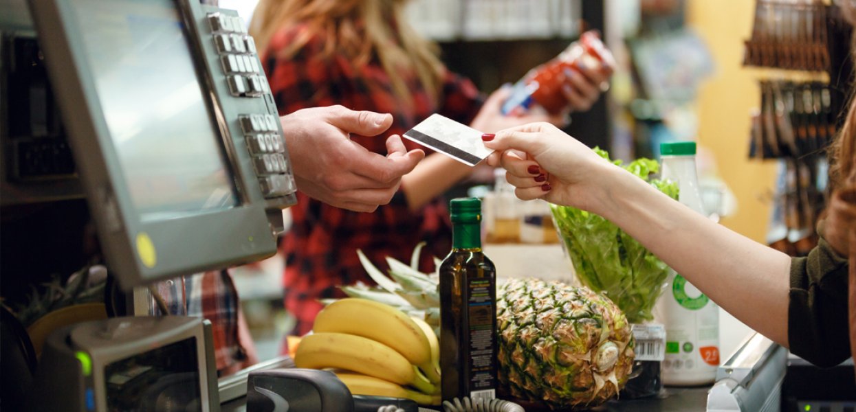 Passage en caisse : comment dynamiser les achats impulsifs grâce à la PLV ?