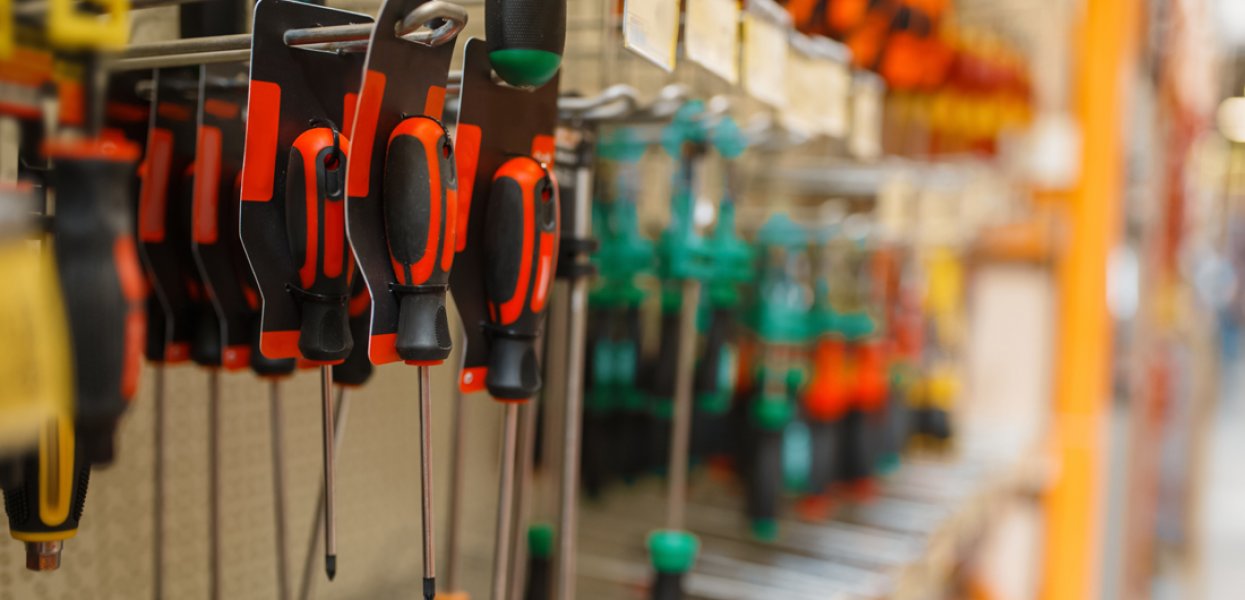 Magasin de bricolage et outillage : quelle PLV choisir pour vos produits